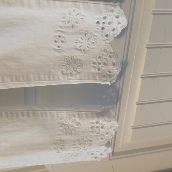 NEW Charter Club White Jeans With Cutout Leg Details - Picture 3 of 4